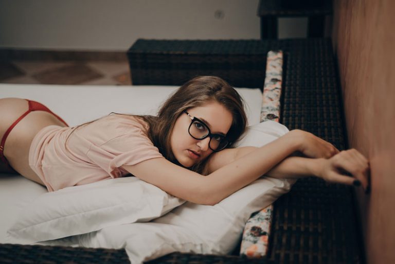 Как быстро возбудить девушку: 9 простых трюков